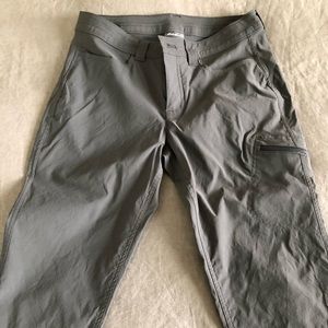 EUC Eddie Bauer women’s Capri hikers. Size 6